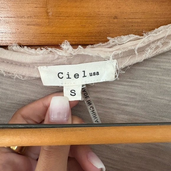 Ciel Asymmetrical Ruffled Top - Picture 4 of 5